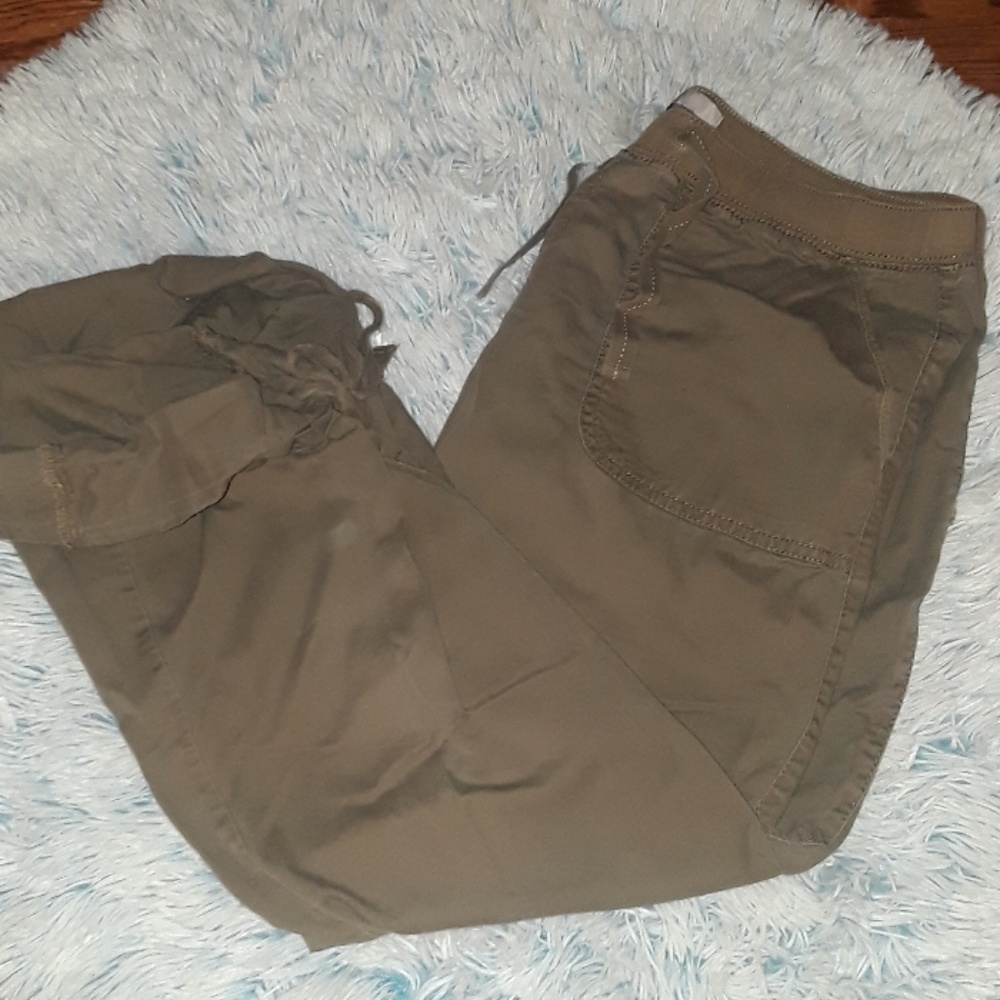 Old Navy Cropped Cargo Pants